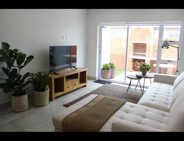 2 BEDROOM APARTMENT TO LET IN GEORGE CENTRAL